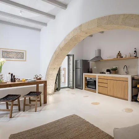 Lithos Retreat *
